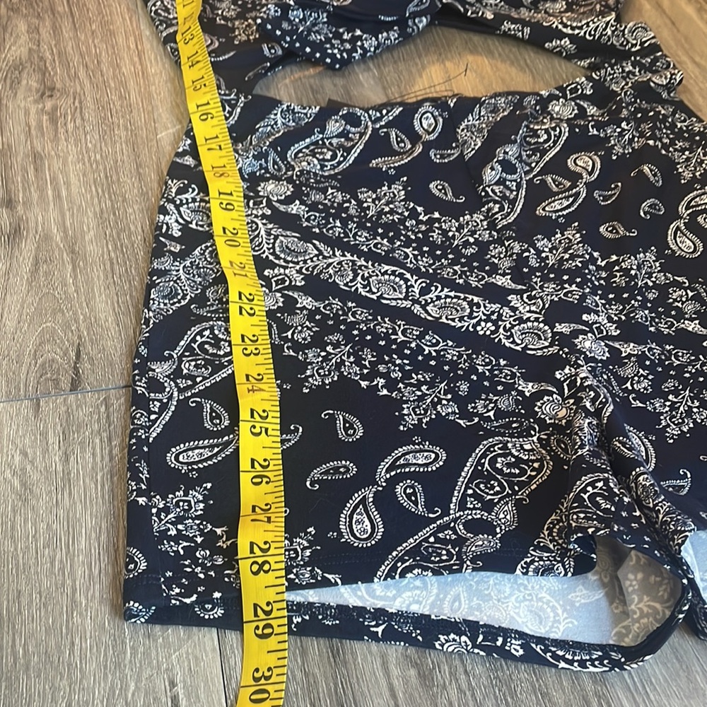 Paisley navy blue,white cut out romper 
Shorts, front tie,Large - Picture 10 of 13